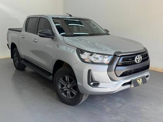 TOYOTA HILUX 2.8 D-4D TURBO DIESEL CD SR 4X4 AUTOMÁTICO TOYOTA HILUX 2.8 D-4D TURBO DIESEL CD SR 4X4 AUTOMÁTICO